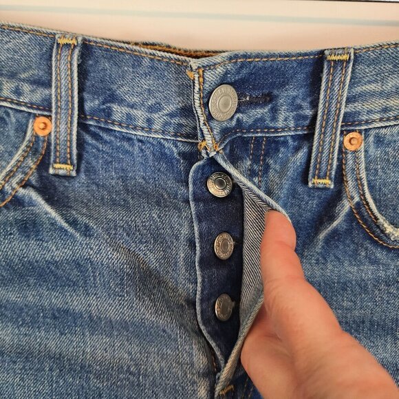 Levi's High Rise‎ Button Fly Wedgie Shorts Distressed Raw Hem Mid Wash Cheeky 28 - Picture 4 of 12